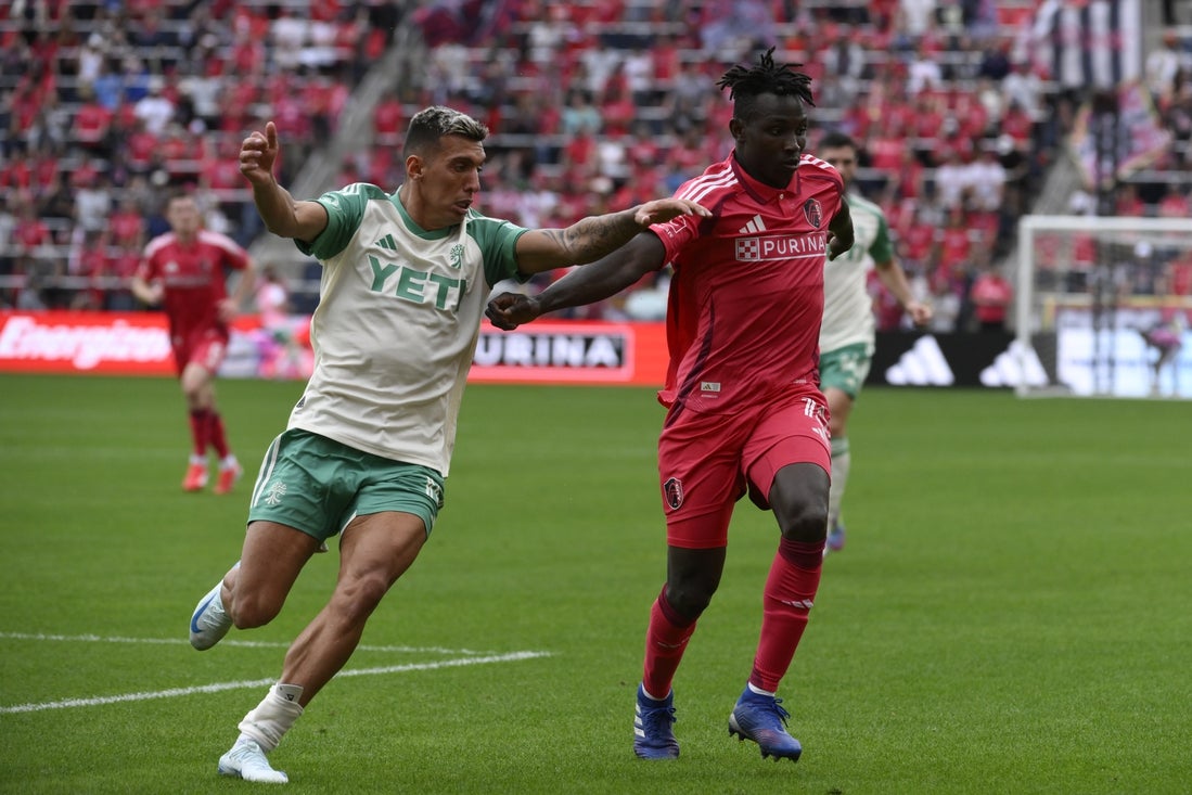 Mar 30, 2025; St. Louis, Missouri, USA; St. Louis CITY SC defender Josh Yaro (15) and Austin FC forward Myrto Uzuni (10) in action at CITYPARK. Mandatory Credit: Jeff Le-Imagn Images