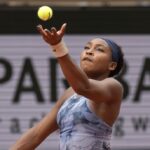 coco gauff paris serve
