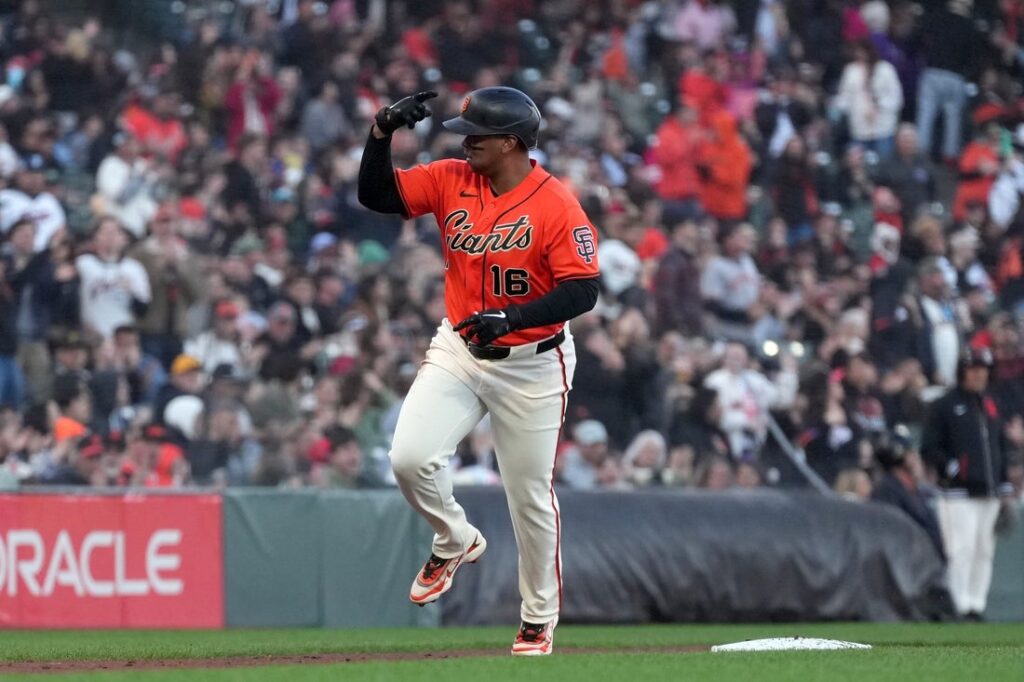Pirates, Giants