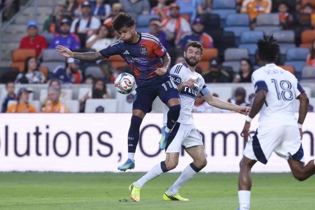 Whitecaps, Dynamo
