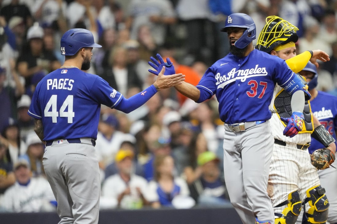 Teoscar Hernandez, record-setting bullpen help Dodgers blast