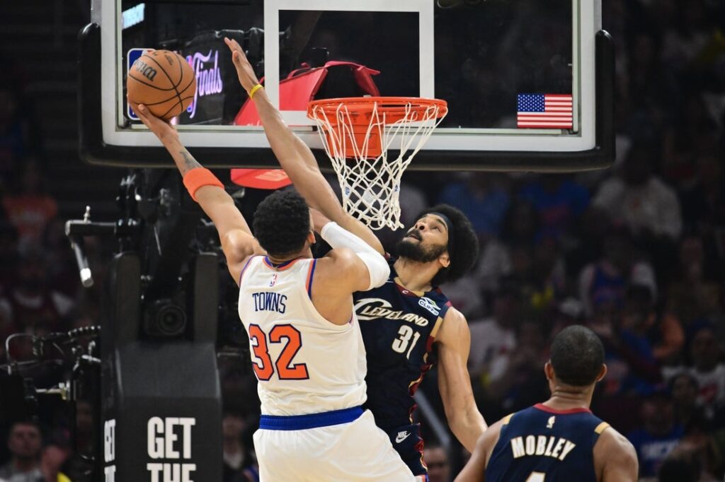 knicks, cavaliers, towns