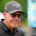 Phil MIckelson reacts