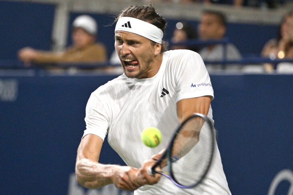 Alexander Zverev plays