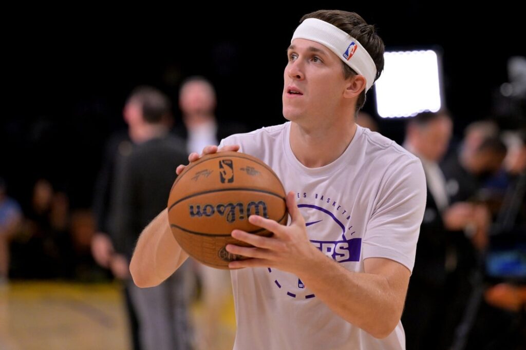 austin reaves lakers warm