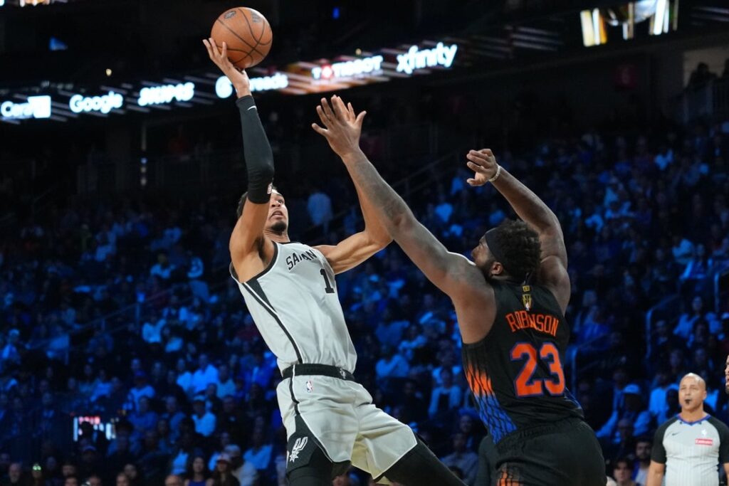 knicks spurs nba cup victor