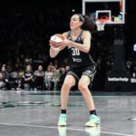 Breanna Stewart shoots
