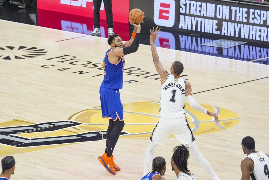 Spurs, Knicks, towns