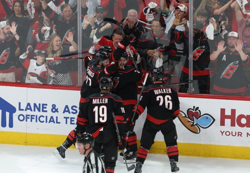 Hurricanes, Golden Knights