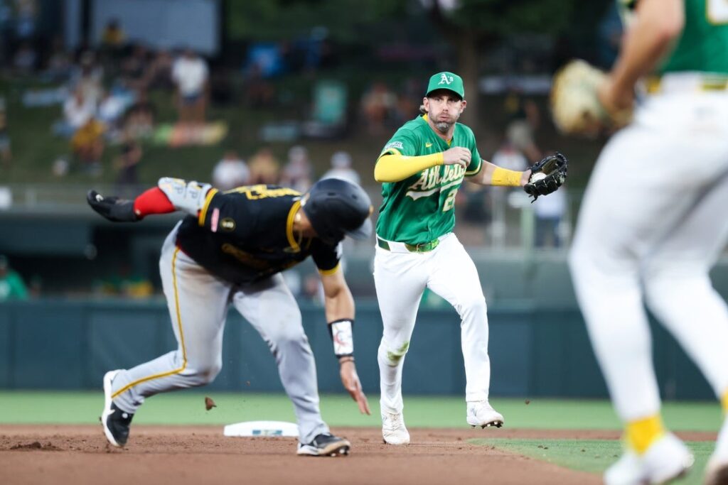 Pirates, Athletics