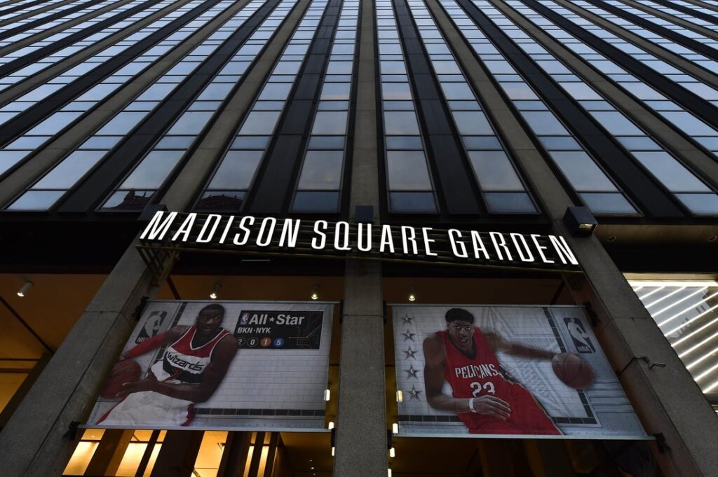 madison square garden, exterior