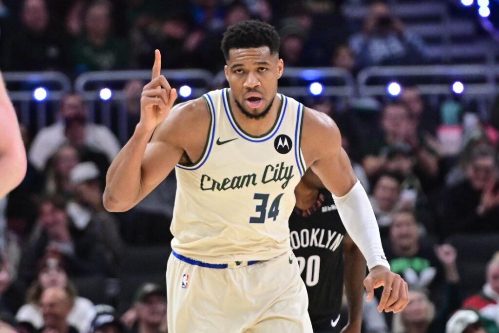 Antetokounmpo reacts