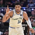 Antetokounmpo reacts