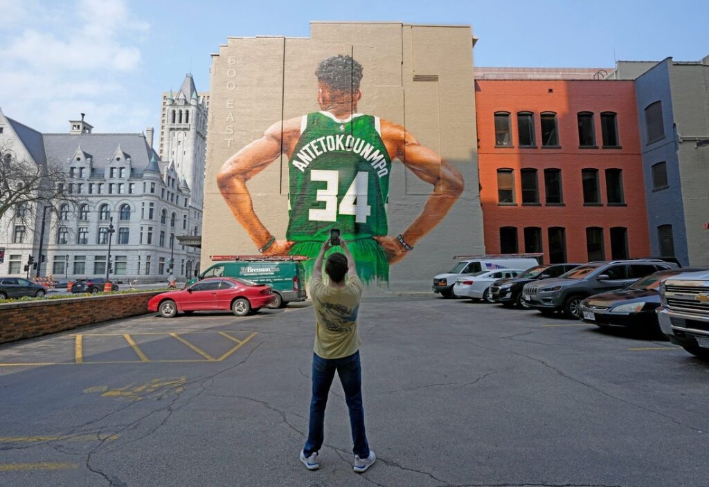 Antetokounmpo mural