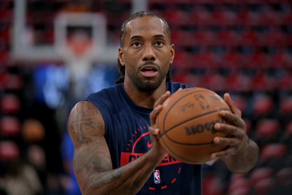 kawhi leonard warm