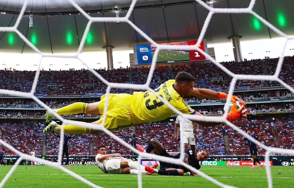 Unai Simon save