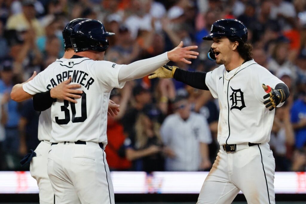 tigers, royals