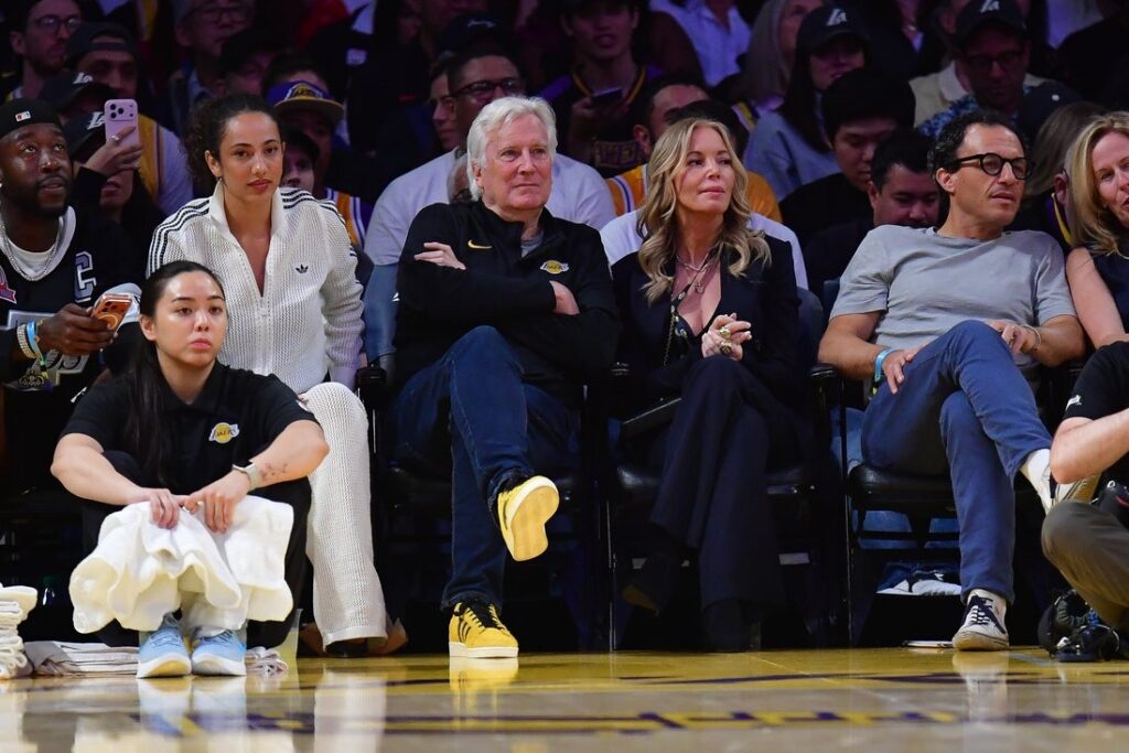 jeanie buss