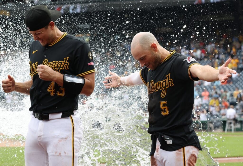 Pirates, tigers