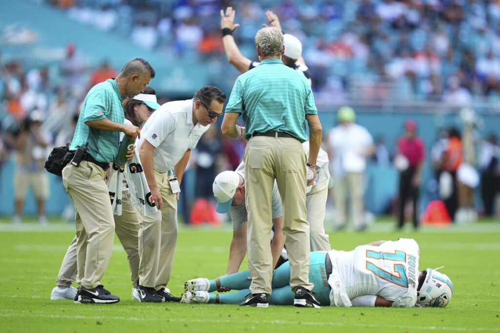 trey moore dolphins
