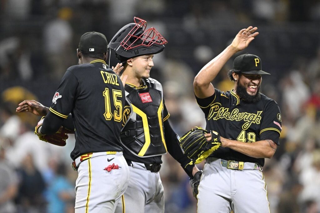 Pirates, Padres