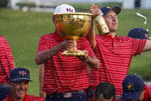 Golf presidents cup trophy