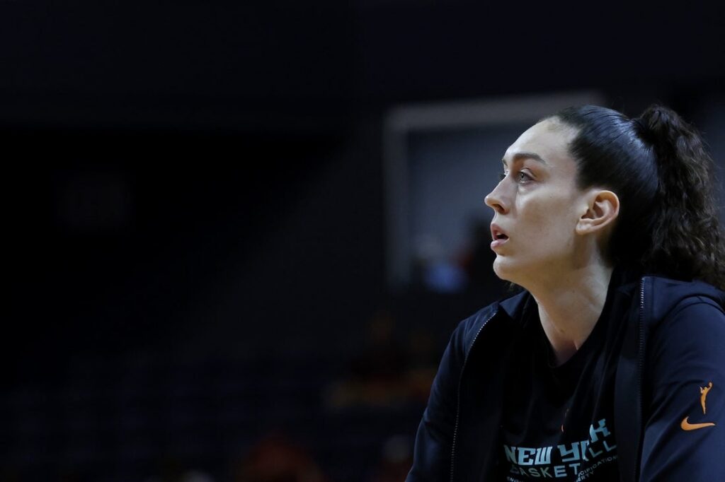 Breanna Stewart, warmup
