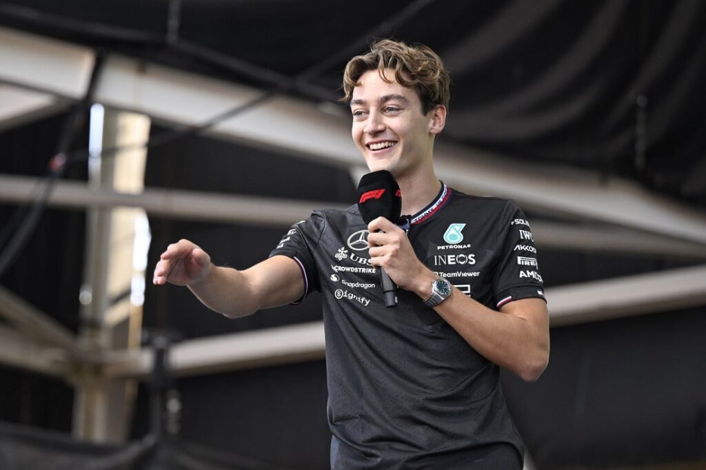 george russell mercedes wave