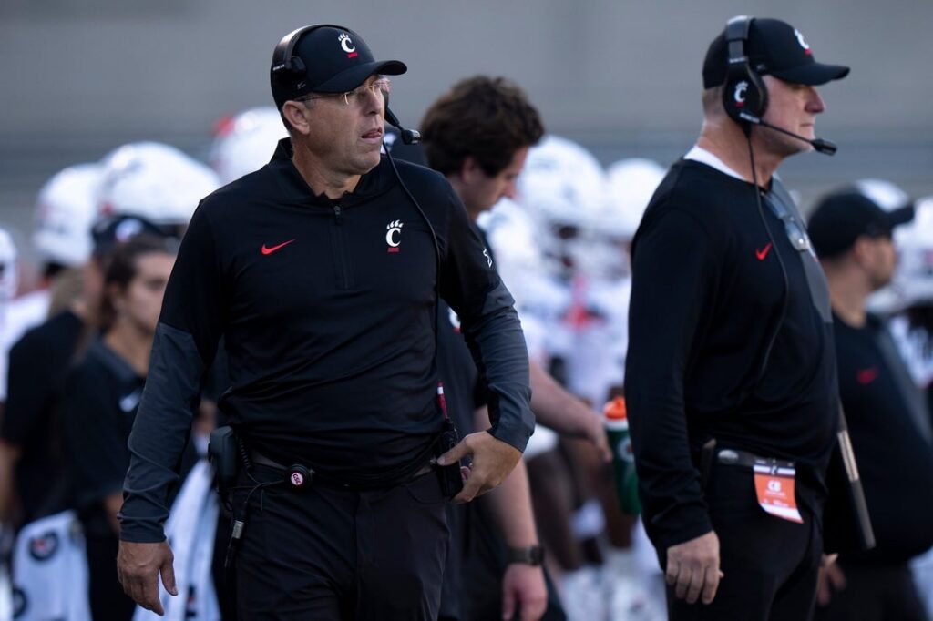 scott satterfield sideline