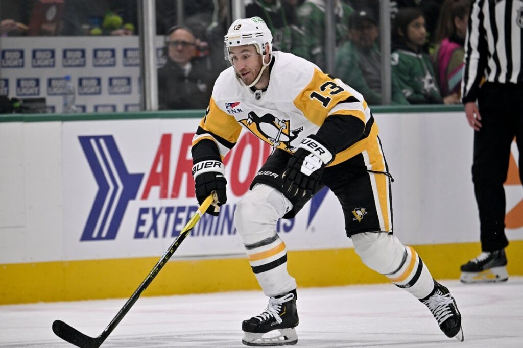 kevin hayes penguins skate