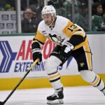 kevin hayes penguins skate