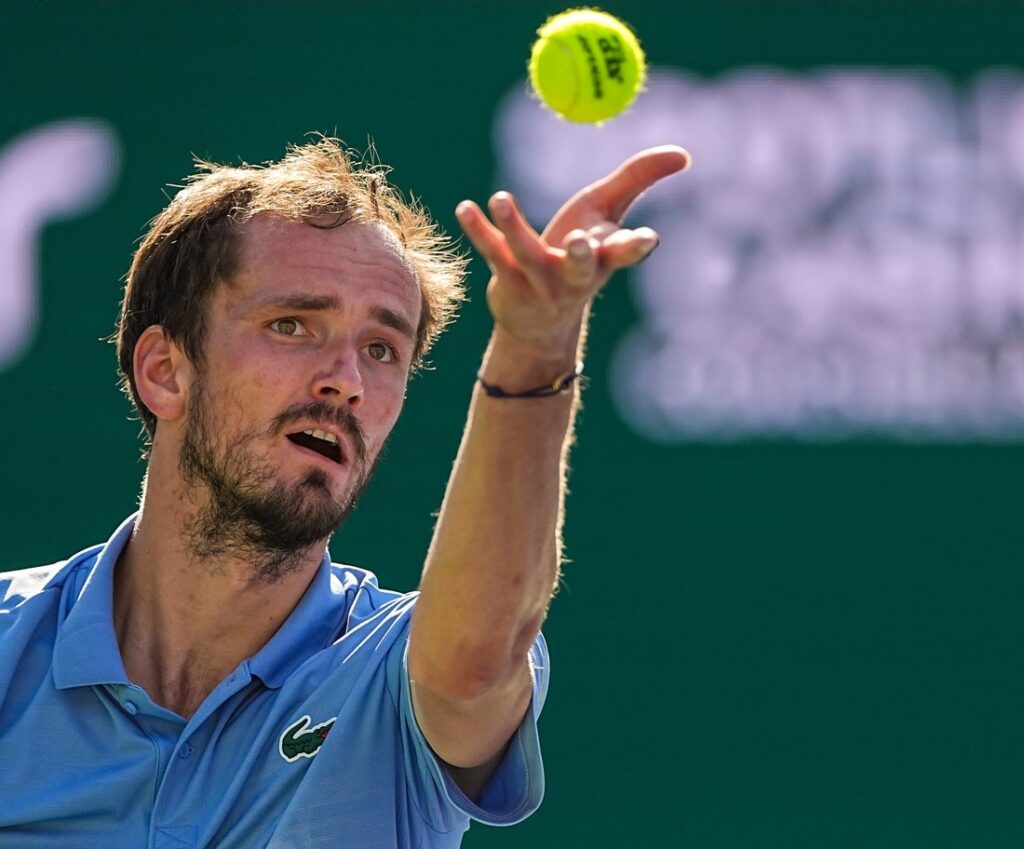 daniil medvedev serve