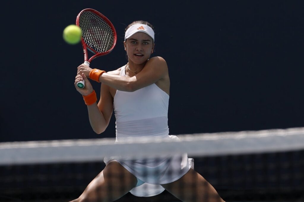 Iva Jovic (USA) hits a backhand