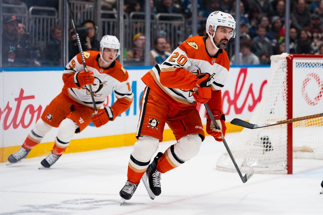 Chris Kreider becomes free agent after Ducks terminate contract