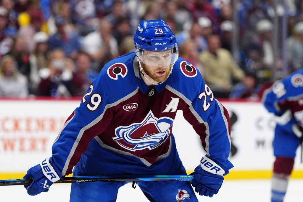 nathan mackinnon