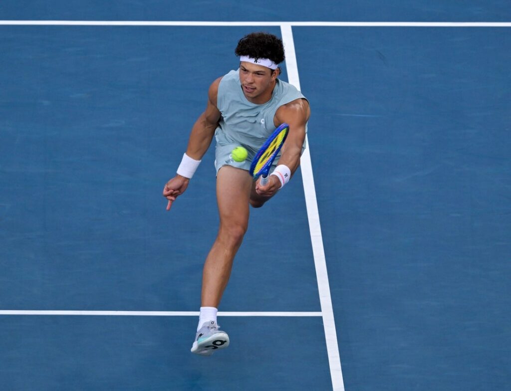 Ben Shelton, forehand
