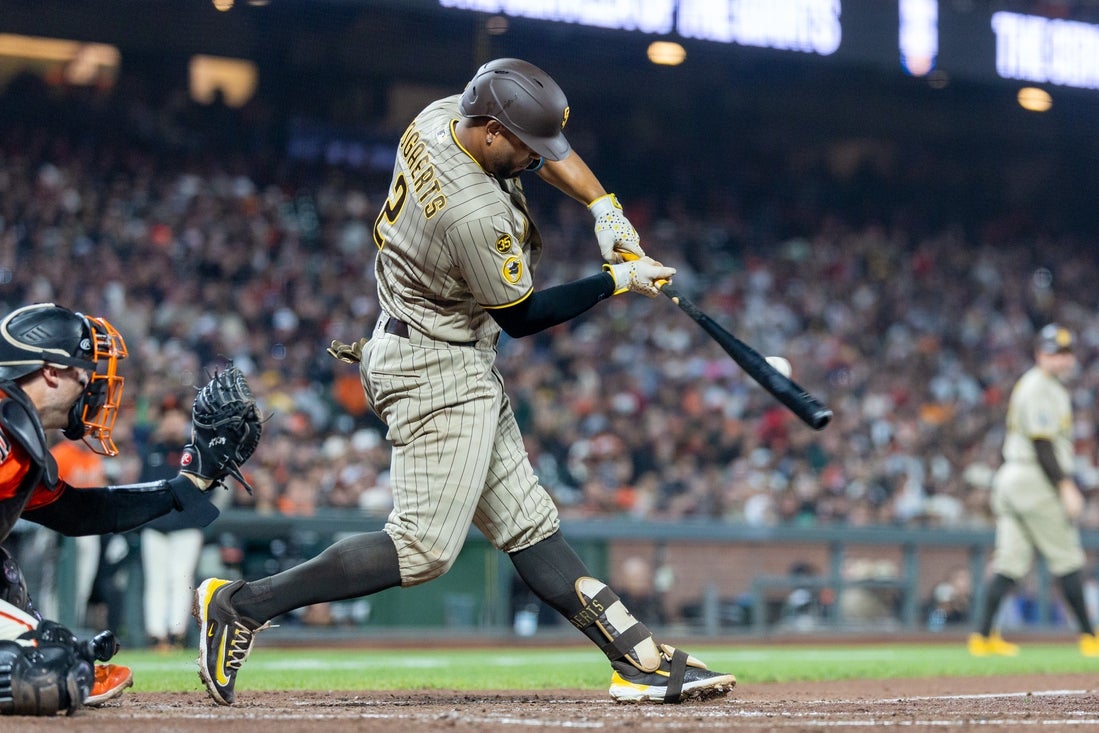 Padres hold on to beat Giants, extend win streak to five