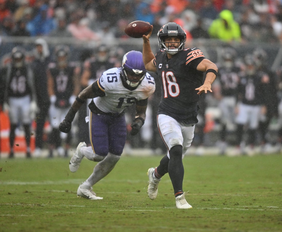 Bears QB Caleb Williams (hamstring) carted off against Vikings - Field ...