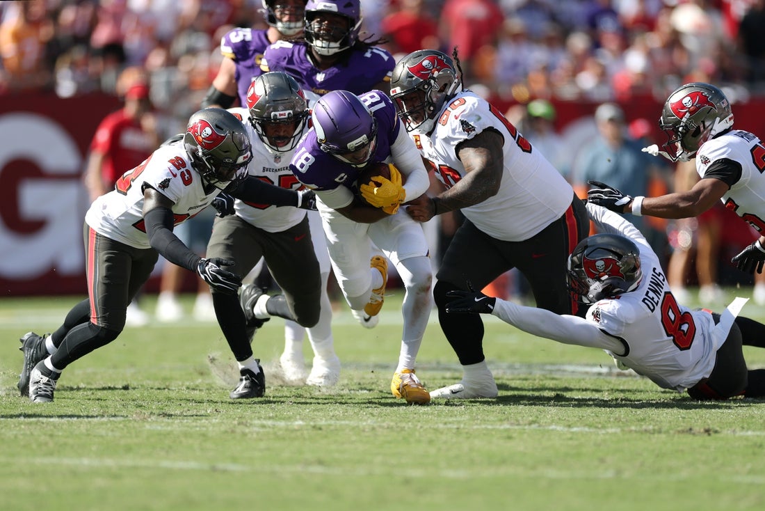 Vikings star WR Justin Jefferson knocked out early with ankle