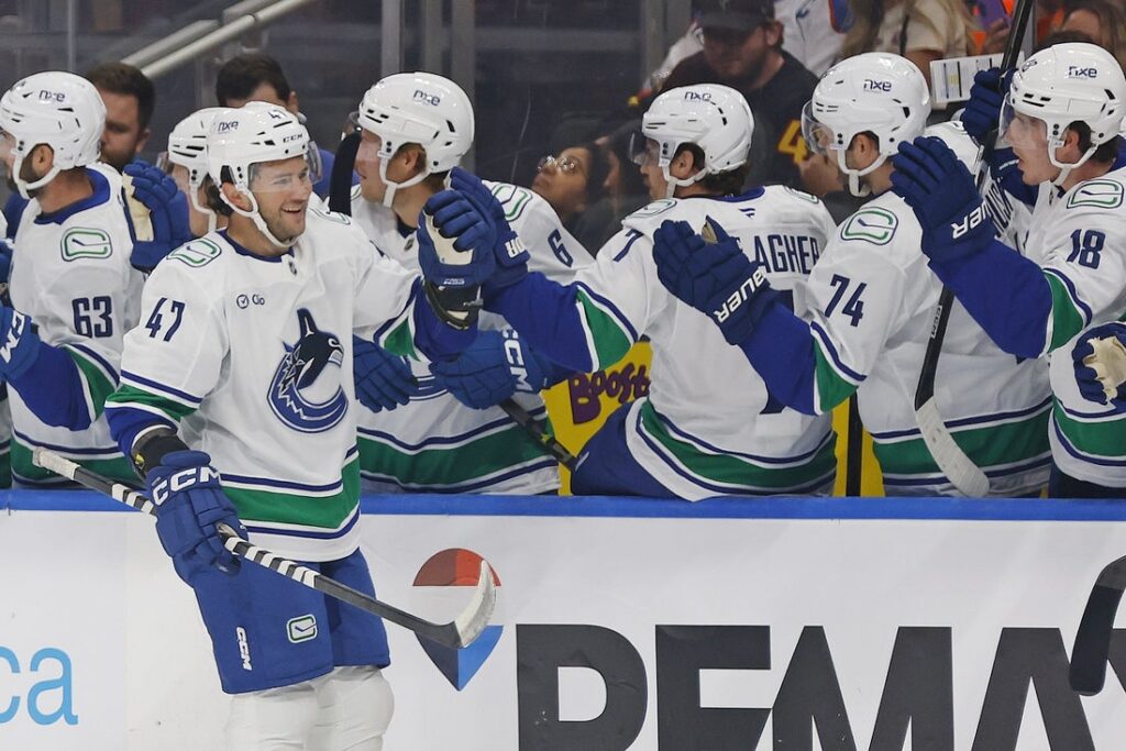 Canucks, Oilers