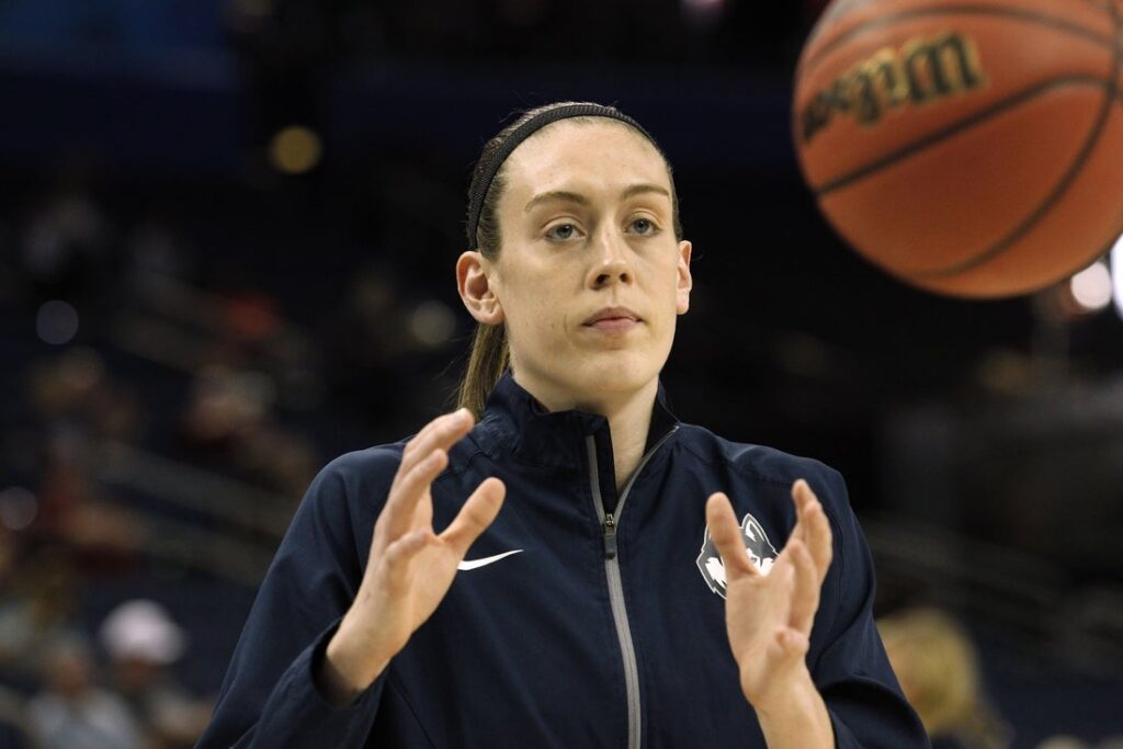 Breanna Stewart, warmups
