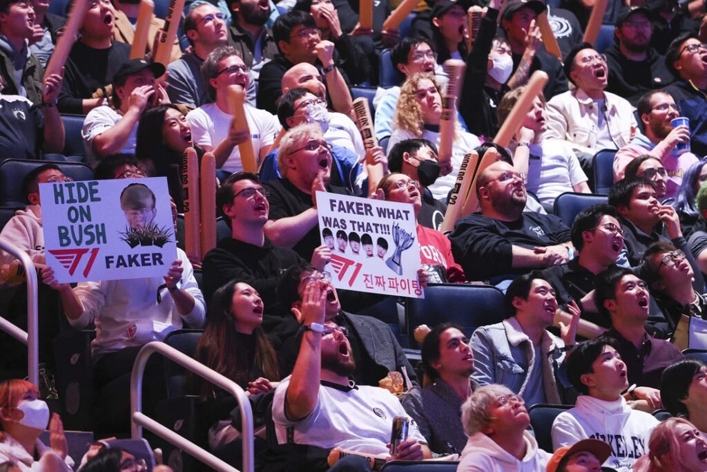 Nov 5, 2022; San Francisco, California, USA;  A fan holds a sign