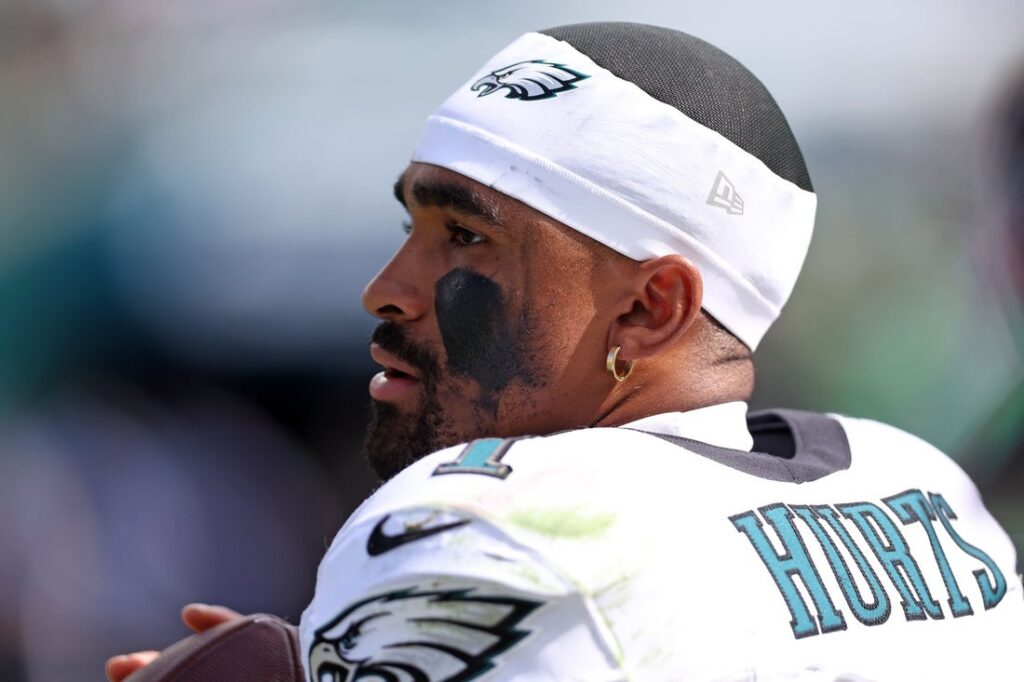 jalen hurts eagles sideline
