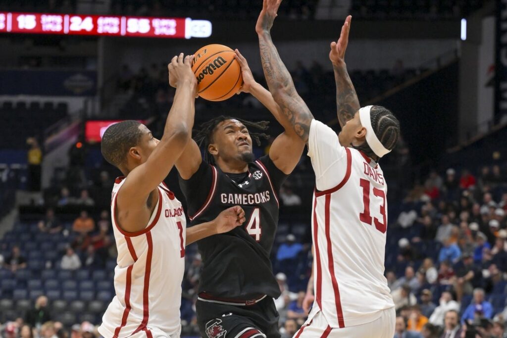 Oklahoma Sooners basketball, Tae Davis, Xzayvier