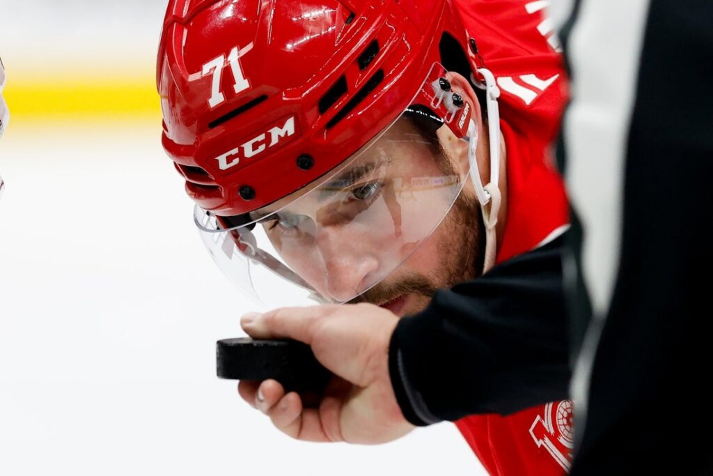 Red Wings, Larkin