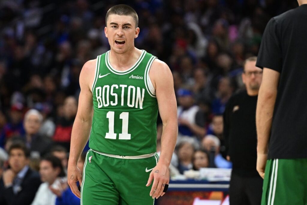 Payton Pritchard reacts