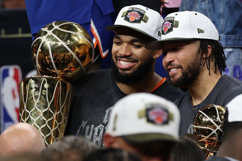 Jalen Brunson trophy