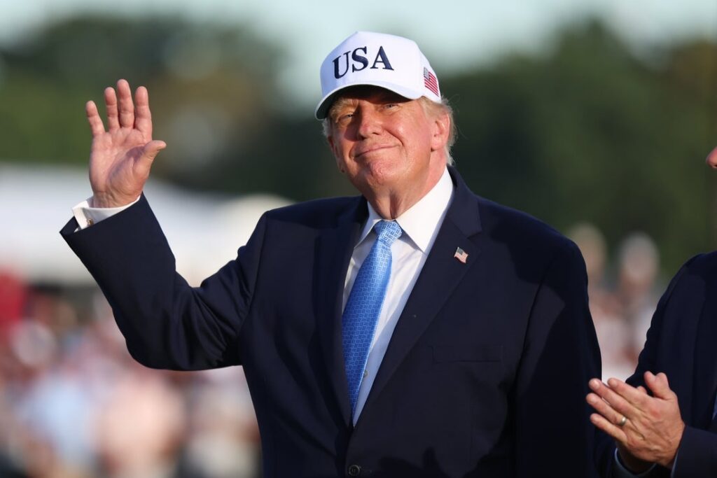 Donald Trump AND golf