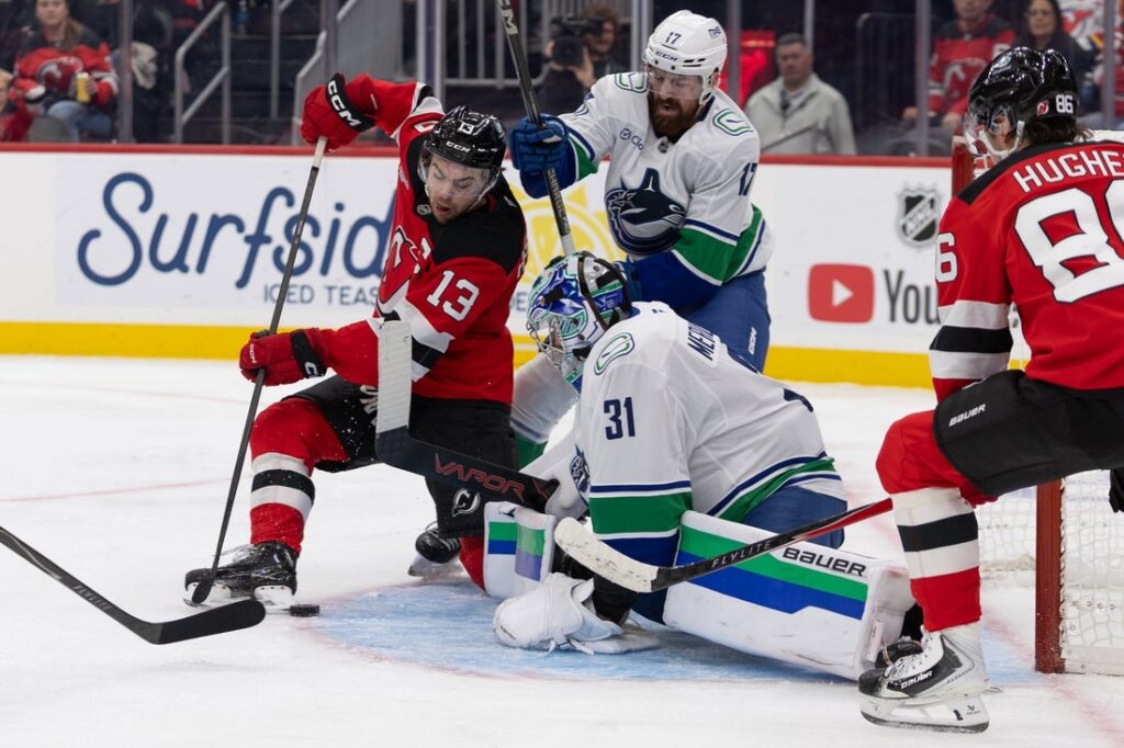 Devils, Canucks