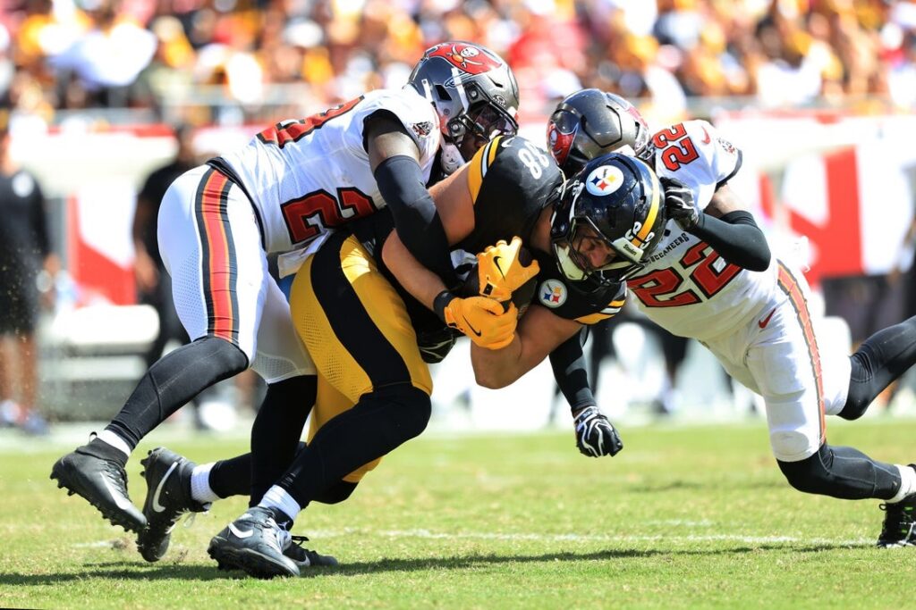 Buccaneers, Steelers
